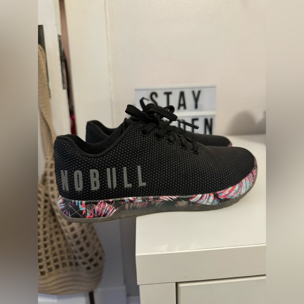 Nobull Women’s Floral Trainer; Size: 6